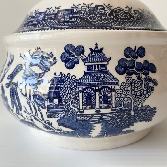 Churchill England Blue Willow Covered Vegetable Dish Soup Tureen Blue & White - Picture 2 of 8